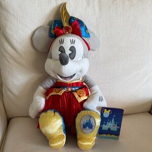 Disney Minnie Mouse collector’s edition The Main Attraction-Dumbo plush NWT